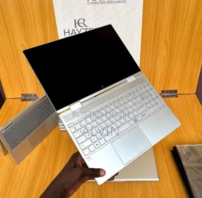 Laptop HP Envy x360 15-cp0013nr 8GB Intel Core i5 SSHD (Hybrid) 256GB