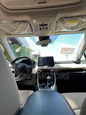 Toyota RAV4 2021 White