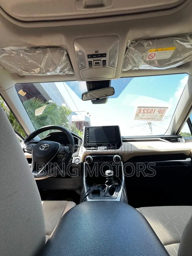 Toyota RAV4 2021 White