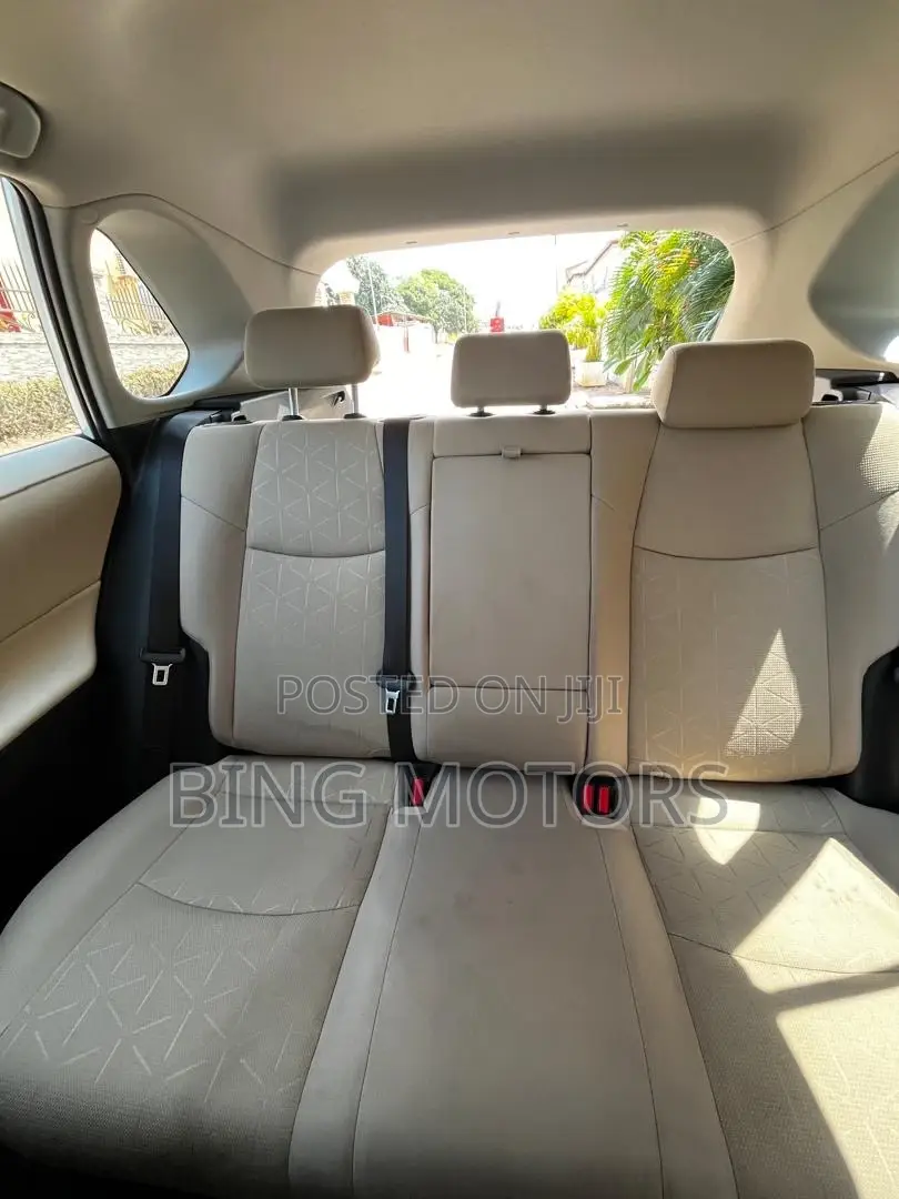 Toyota RAV4 2021 White