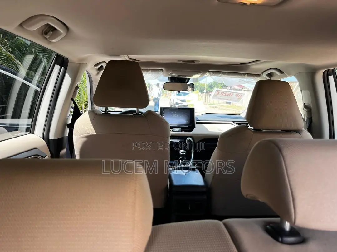 Toyota RAV4 2021 White
