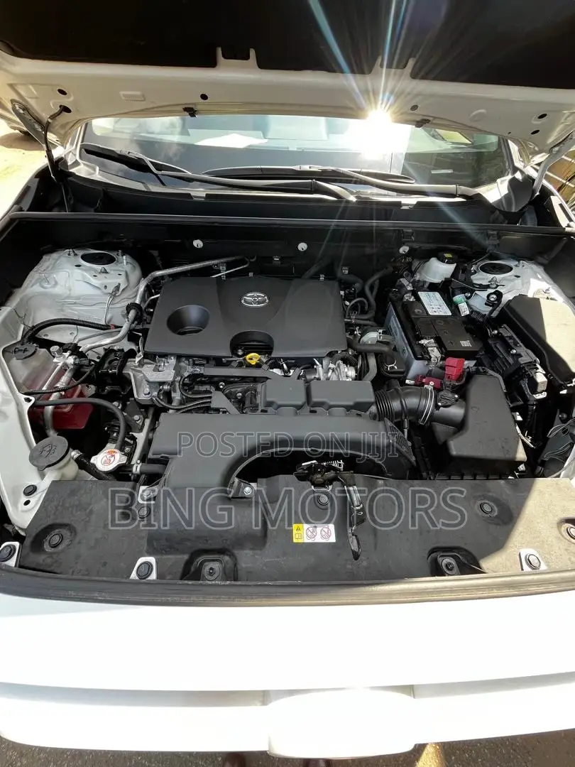 Toyota RAV4 2021 White