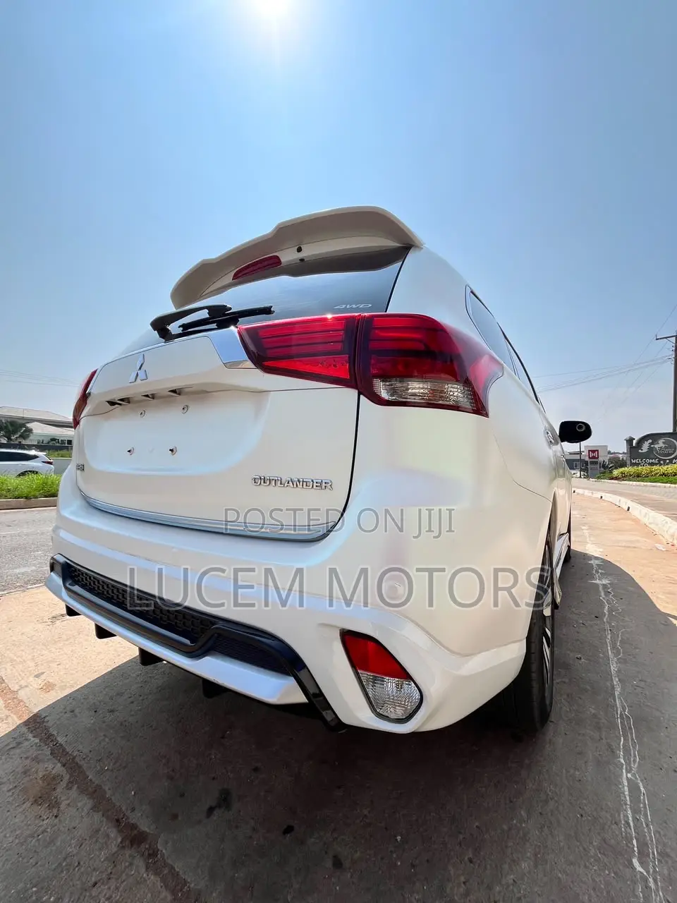 Mitsubishi Outlander 2021 White
