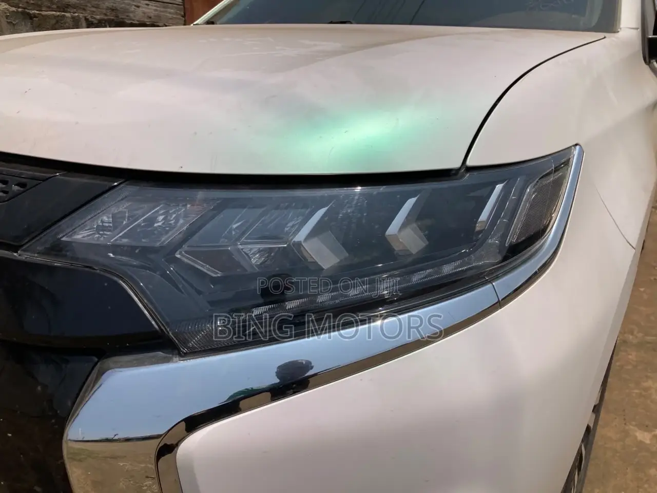 Mitsubishi Outlander 2021 White