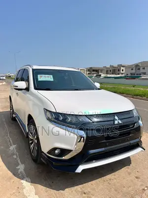Mitsubishi Outlander 2021 White