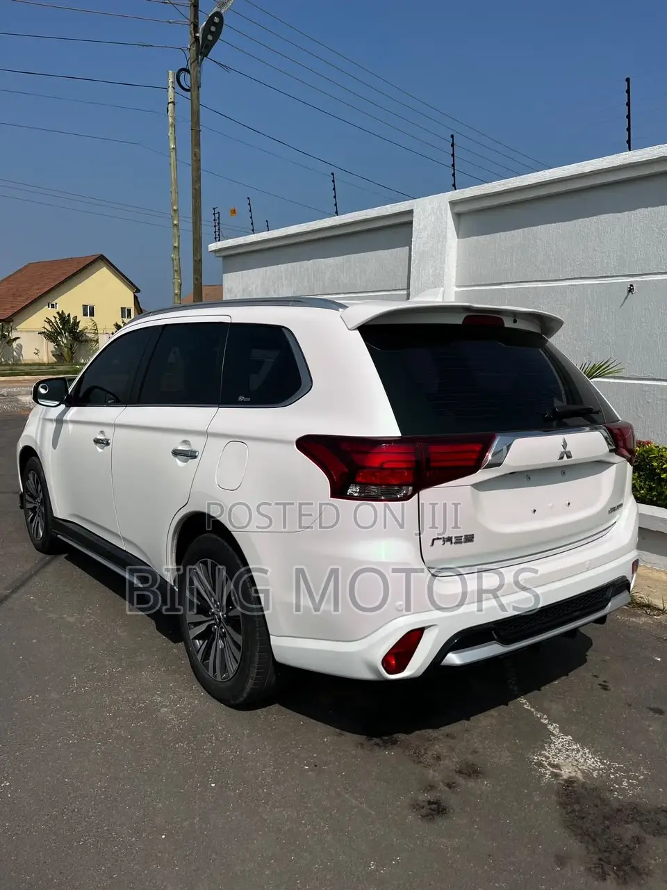 Mitsubishi Outlander 2021 White