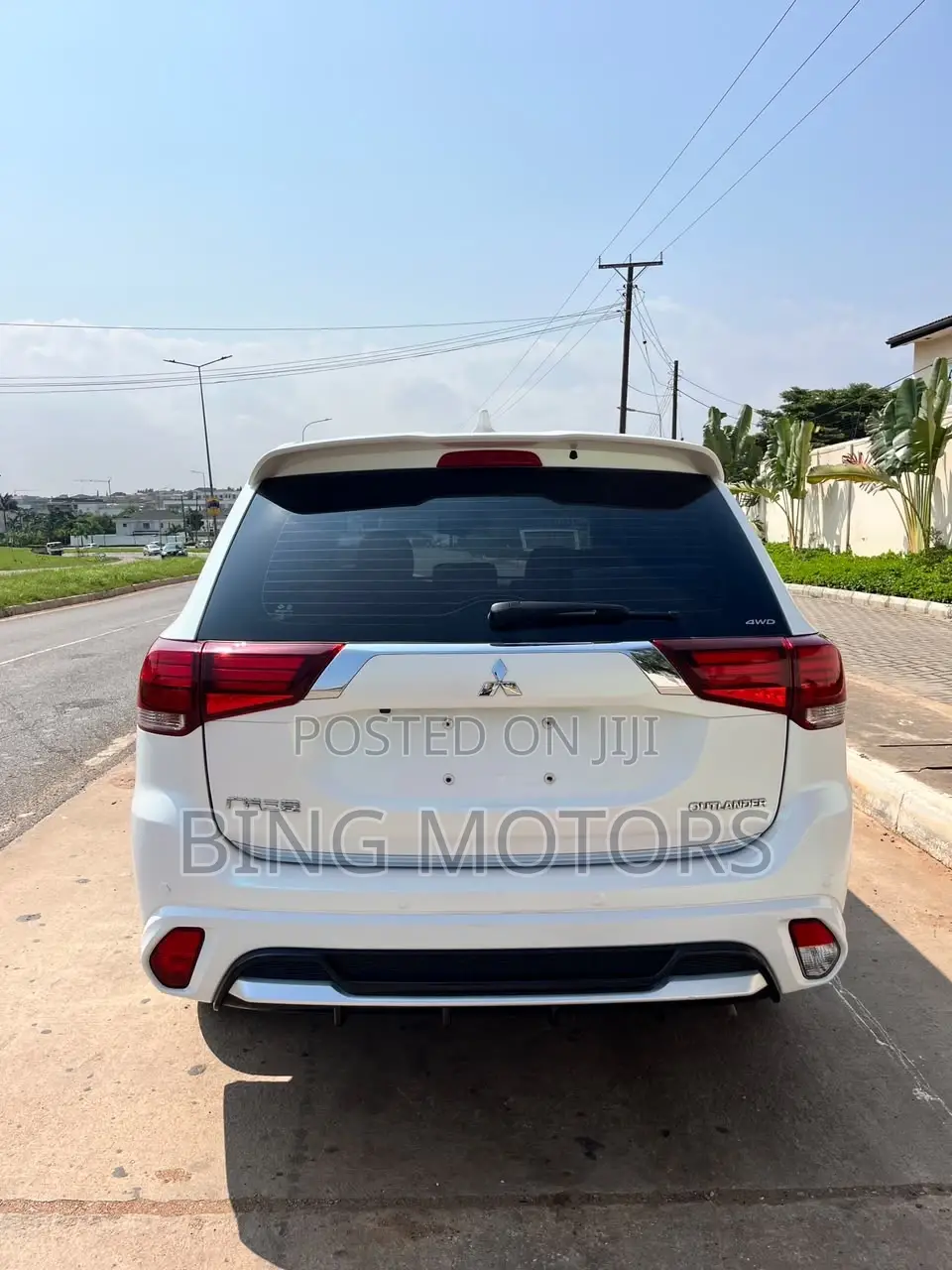Mitsubishi Outlander 2021 White