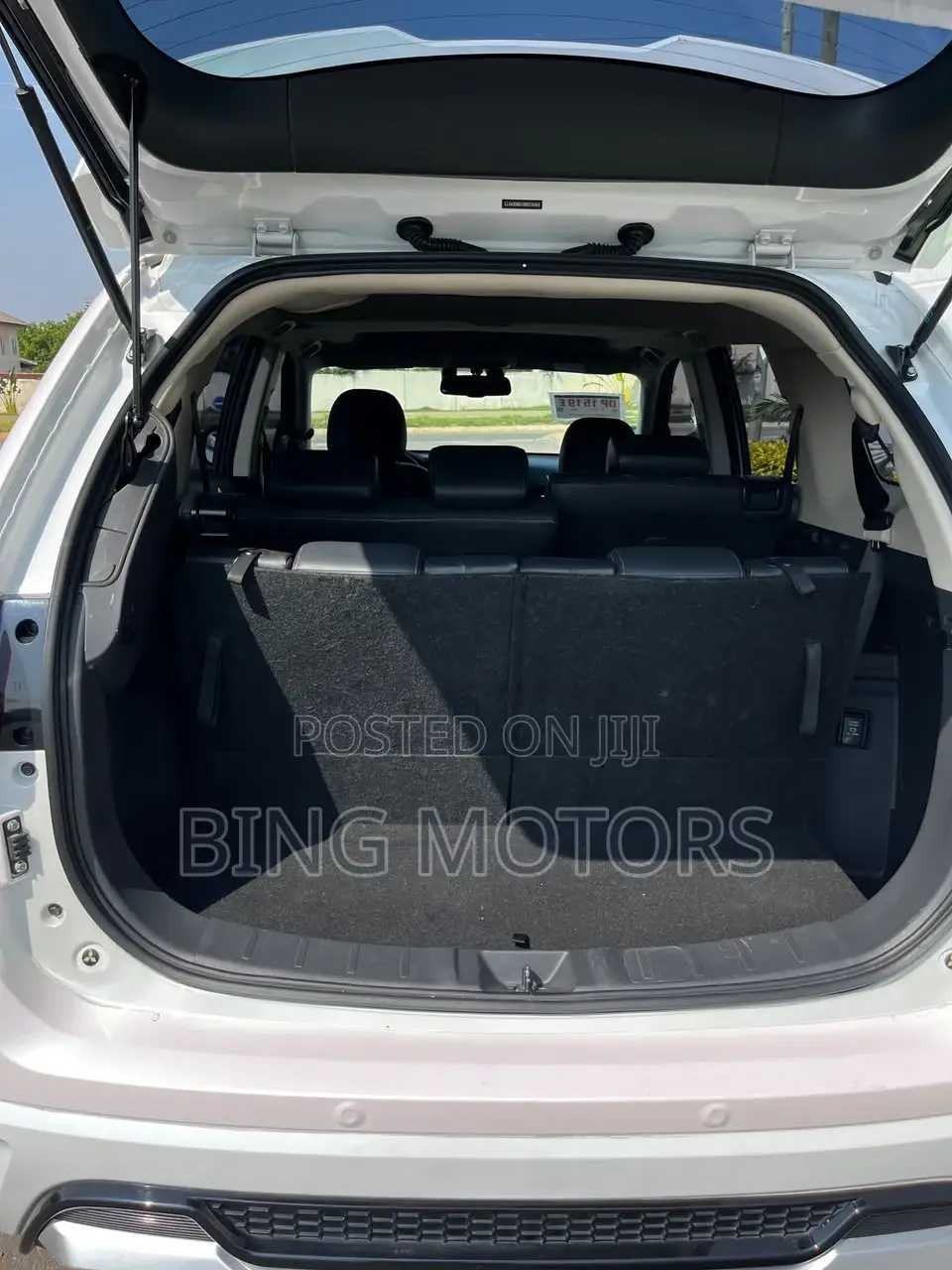 Mitsubishi Outlander 2021 White