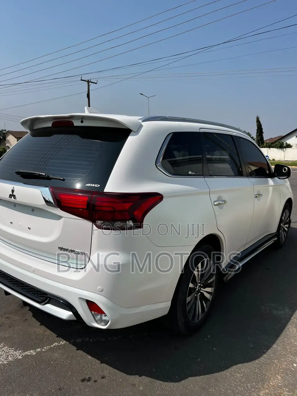 Mitsubishi Outlander 2021 White