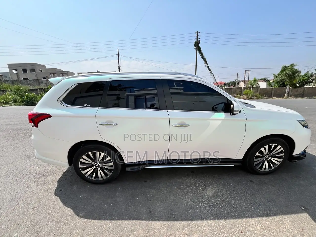 Mitsubishi Outlander 2021 White