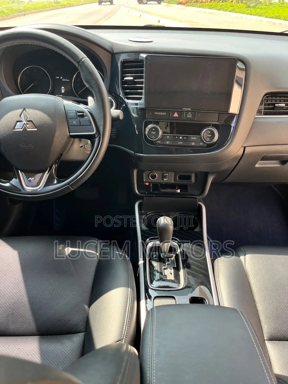 Mitsubishi Outlander 2021 White