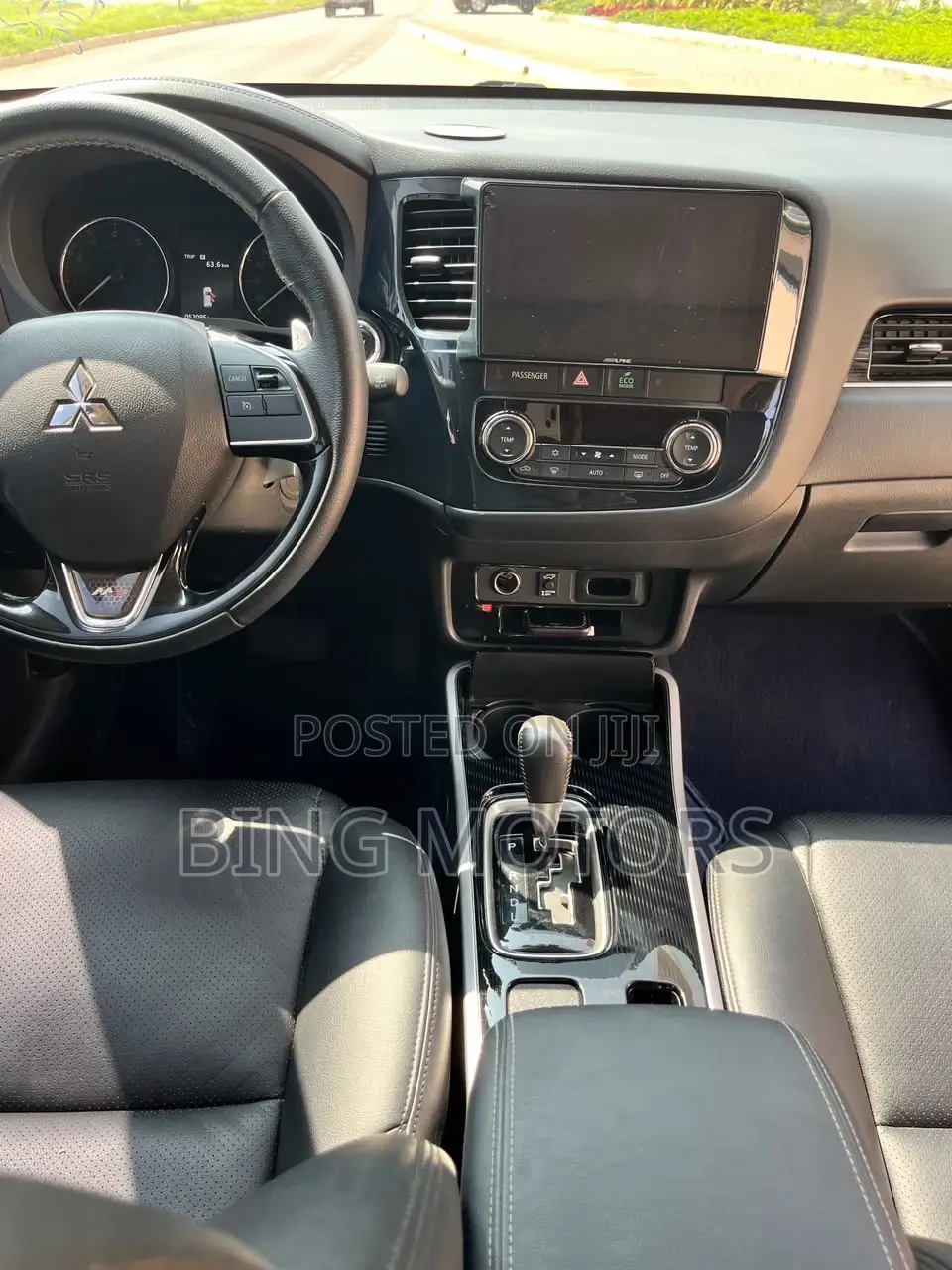 Mitsubishi Outlander 2021 White