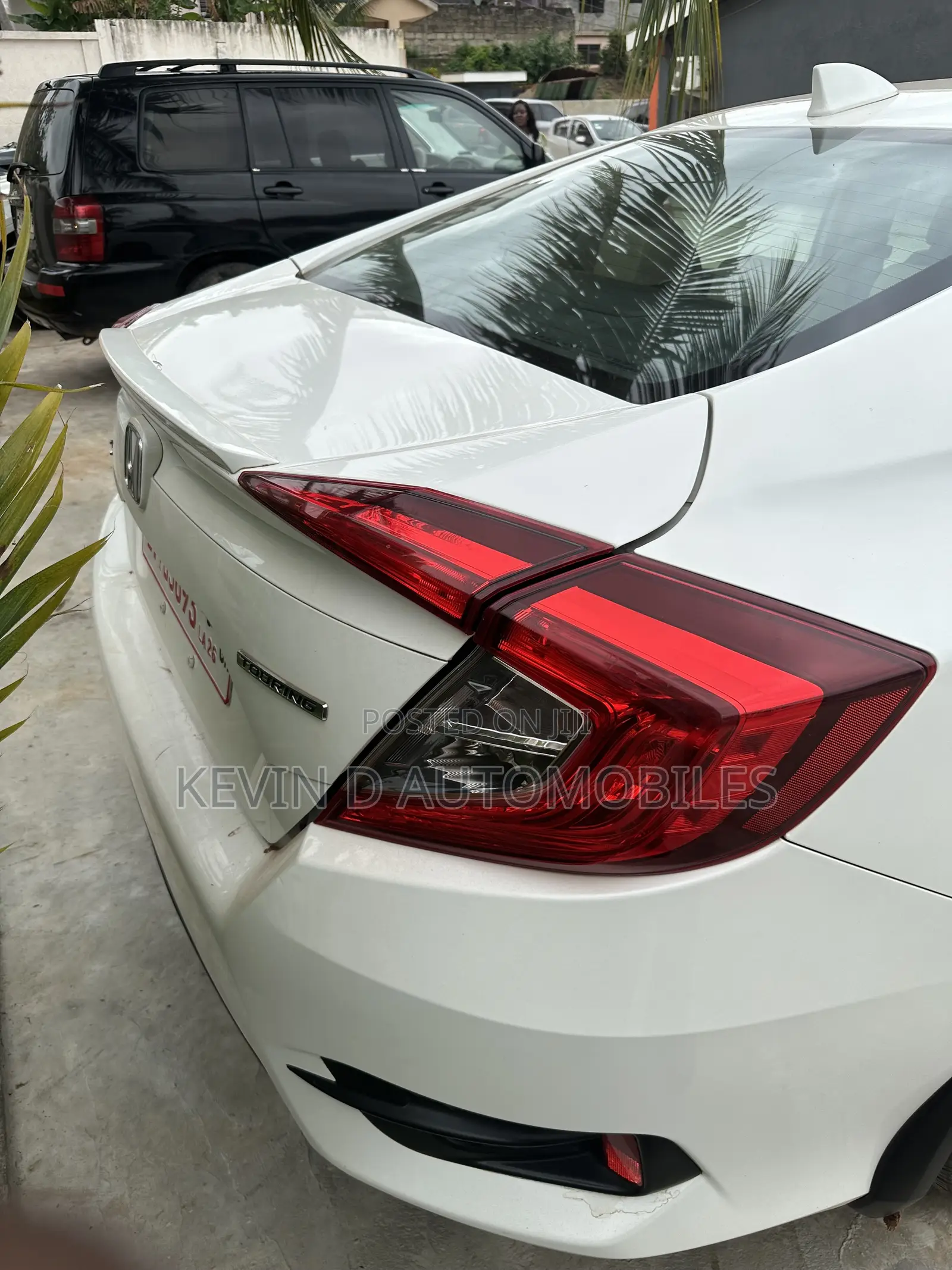 Honda Civic Touring 4dr Sedan (1.5L 4cyl) 2016 White