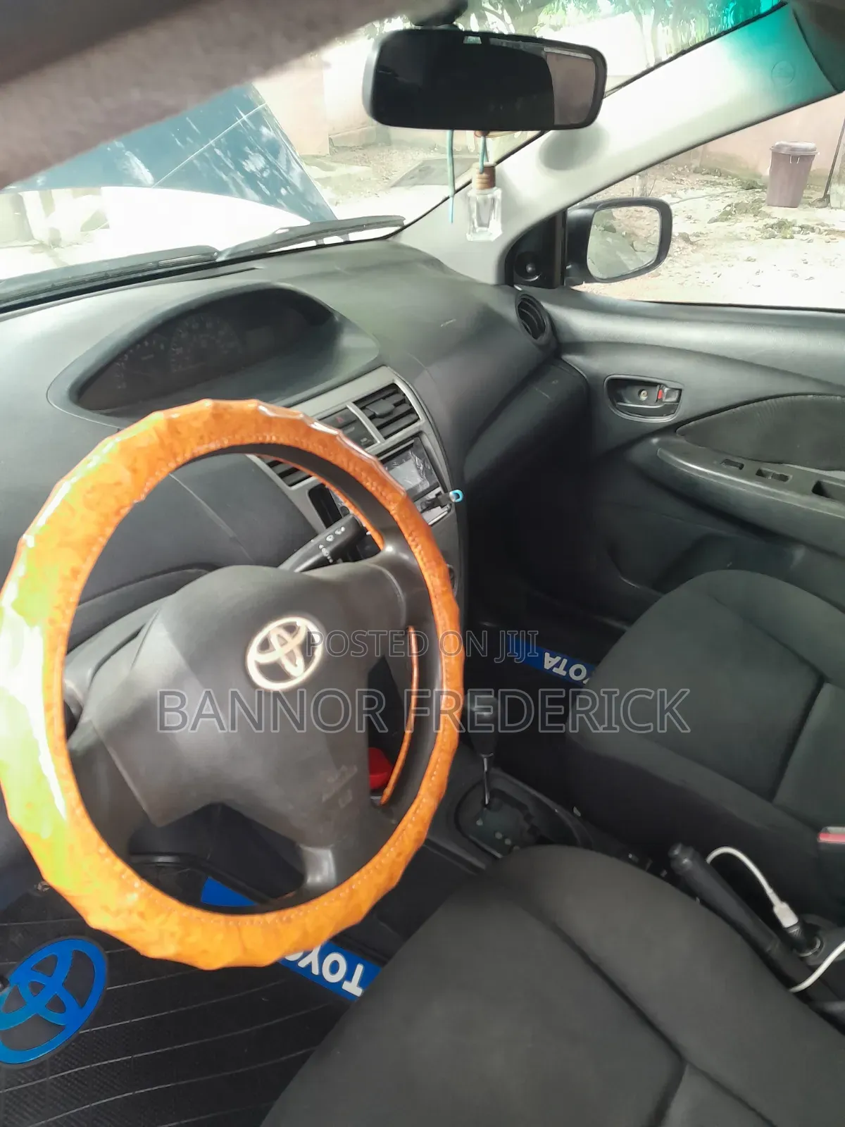 Toyota Yaris 2012 Blue