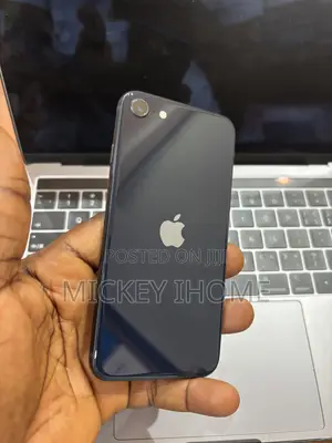Apple iPhone SE (2020) 64 GB Black