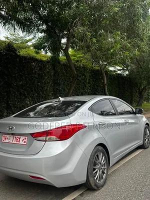Hyundai Elantra Limited Sedan FWD (1.8L 4cyl 6A) 2013 Silver