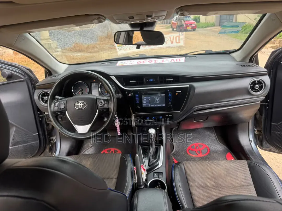 Toyota Corolla 2017 Gray