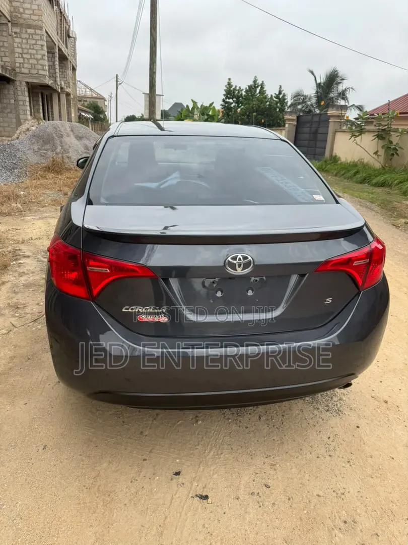 Toyota Corolla 2017 Gray