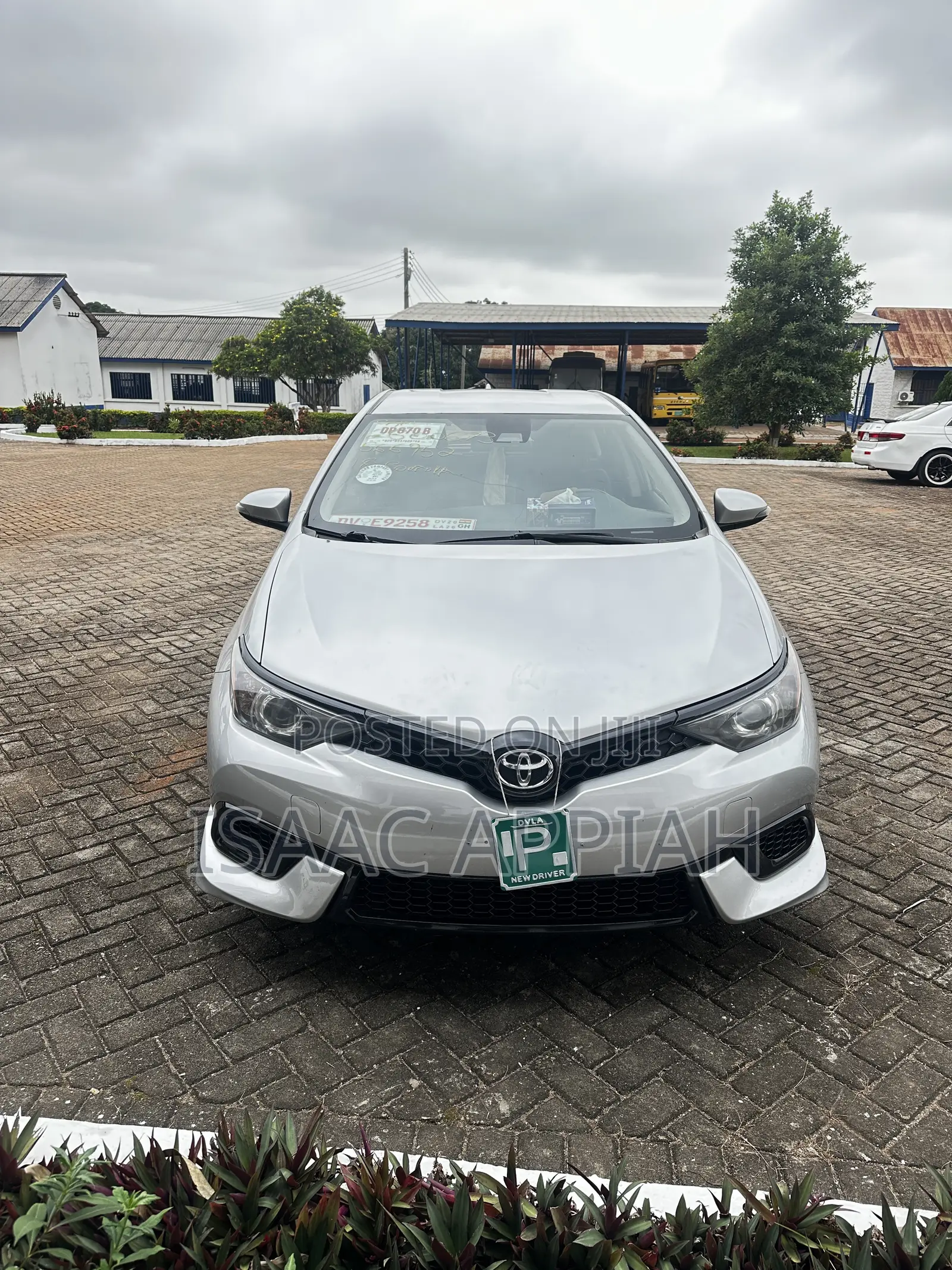 Toyota Corolla LE (1.8L 4cyl 2A) 2018 Silver