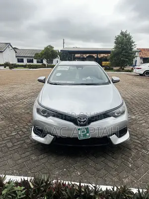 Toyota Corolla LE (1.8L 4cyl 2A) 2018 Silver