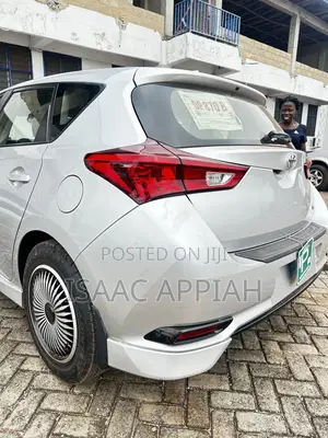 Toyota Corolla LE (1.8L 4cyl 2A) 2018 Silver