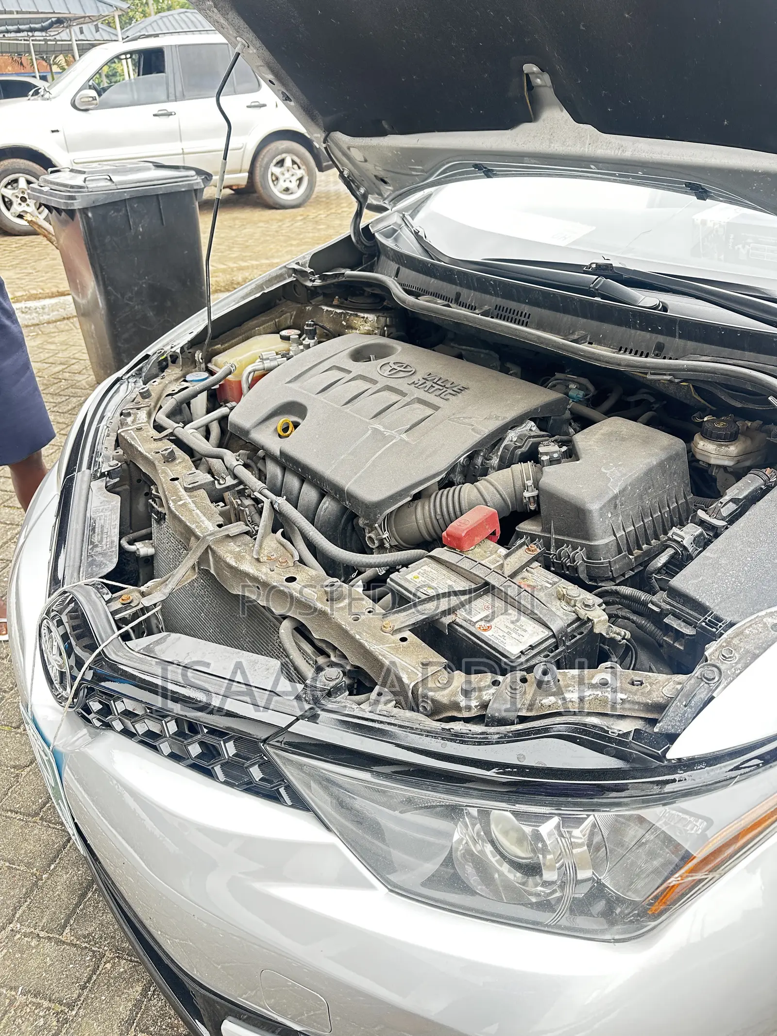 Toyota Corolla LE (1.8L 4cyl 2A) 2018 Silver