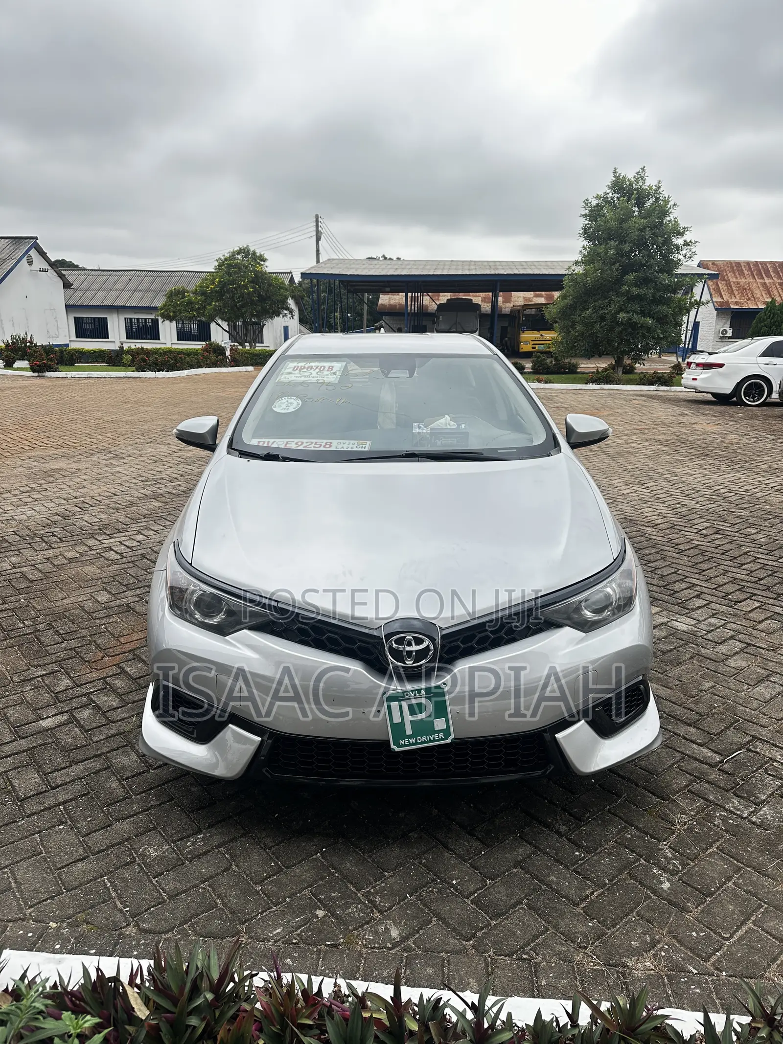 Toyota Corolla LE (1.8L 4cyl 2A) 2018 Silver