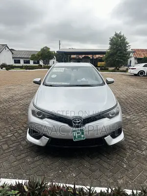 Toyota Corolla LE (1.8L 4cyl 2A) 2018 Silver