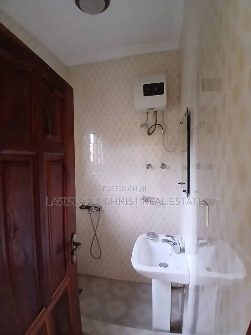 2bdrm House in Lasisi And Christ, Amasaman for rent