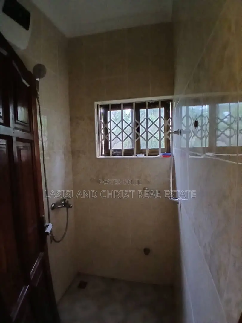2bdrm House in Lasisi And Christ, Amasaman for rent