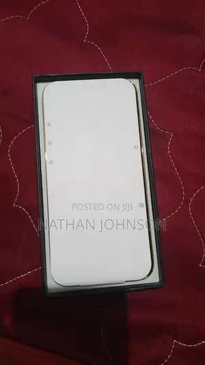 New Apple iPhone 13 128 GB Gold