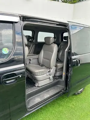 Hyundai Starex 2012 Black