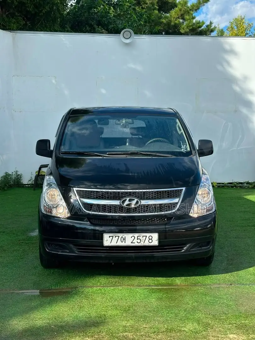 Hyundai Starex 2012 Black