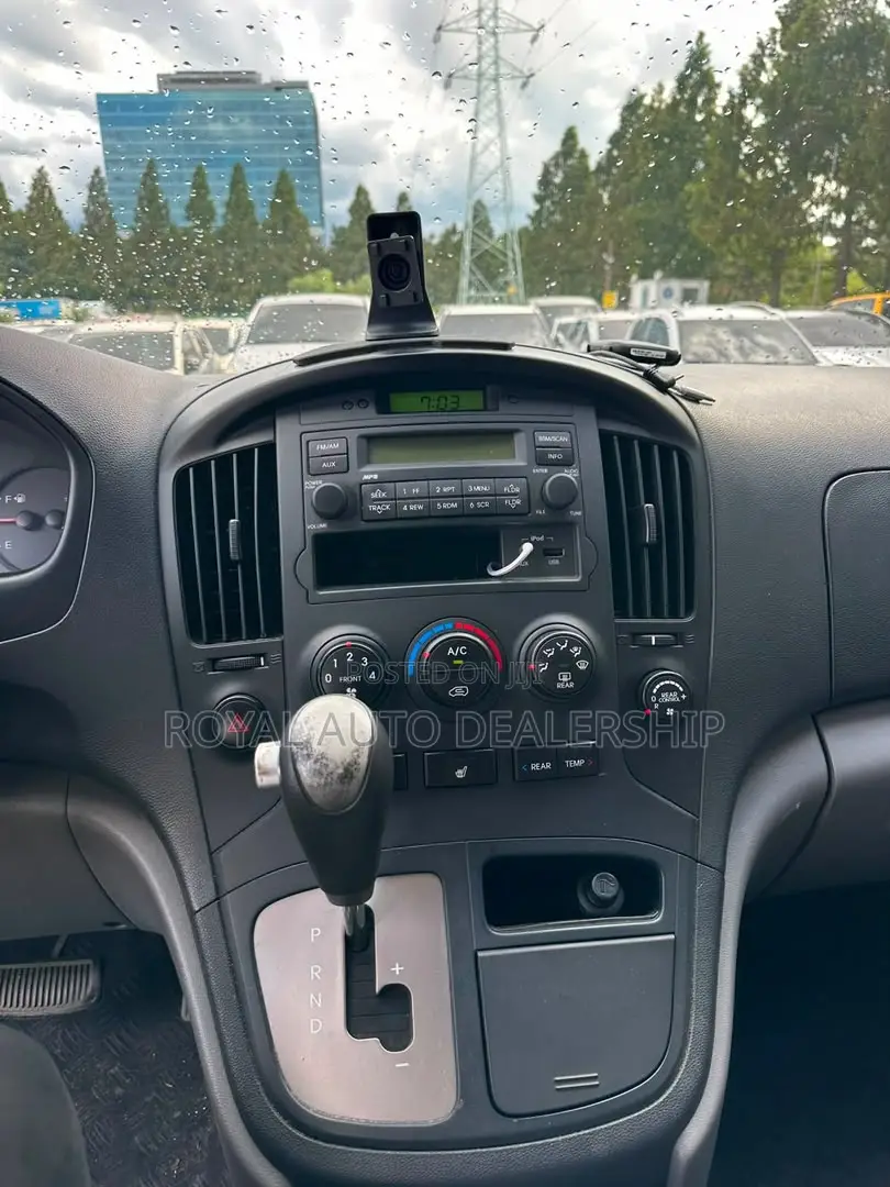 Hyundai Starex 2012 Black