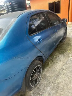 Toyota Yaris Base Sedan 4dr 2010 Blue