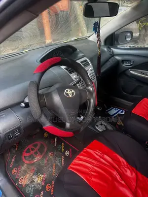 Toyota Yaris Base Sedan 4dr 2010 Blue