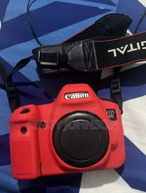 Canon 6D Body, Battery and Silicon Cover