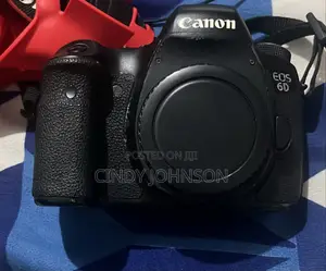 Canon 6D Body, Battery and Silicon Cover