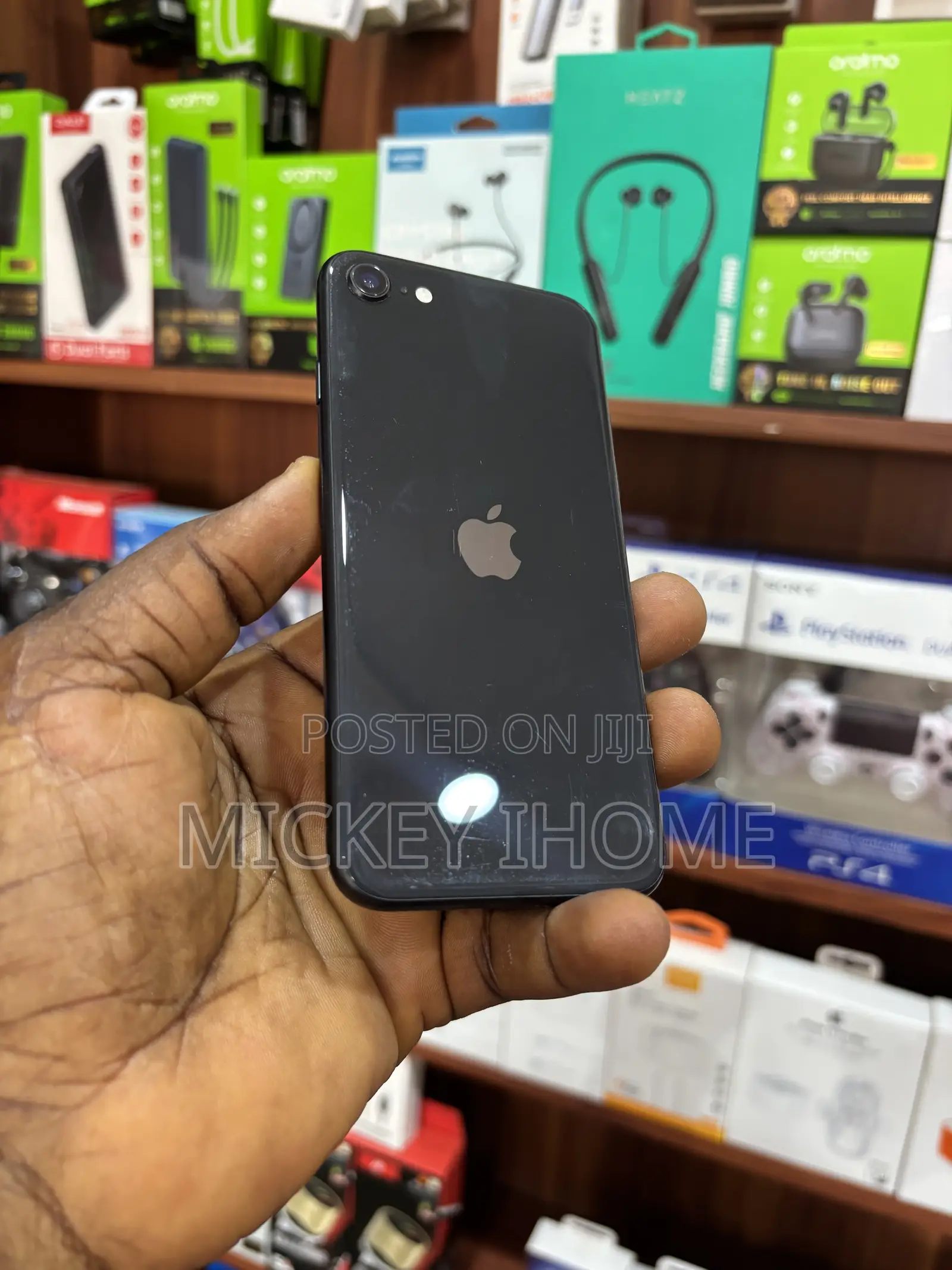 Apple iPhone SE (2020) 64 GB Black