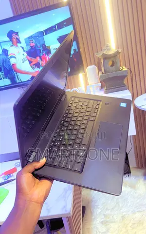 Laptop Dell Latitude 3490 8GB Intel Core i5 HDD+SSD 256GB