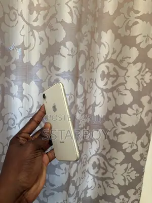 Apple iPhone XR 64 GB White