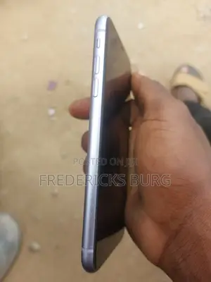 New Apple iPhone 11 64 GB Purple