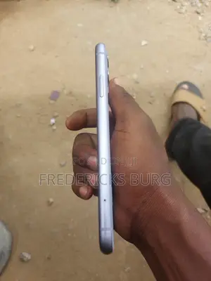 New Apple iPhone 11 64 GB Purple