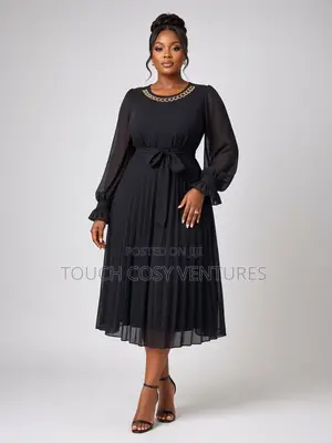 Elegant Black Chain Pleated Midi Dress