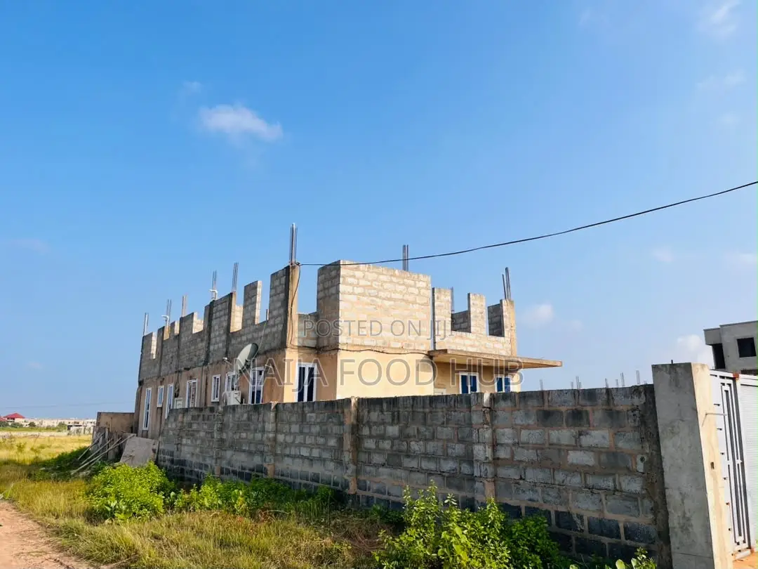 5bdrm Duplex in Community 25 for sale