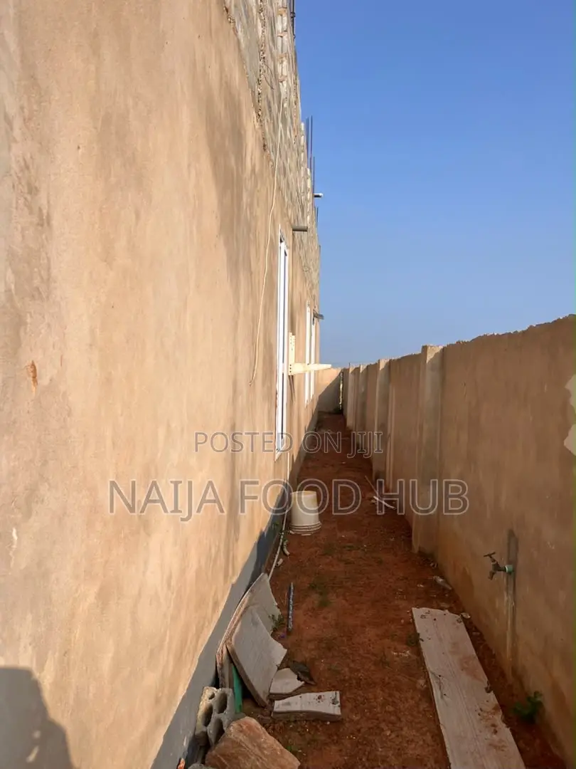 5bdrm Duplex in Community 25 for sale