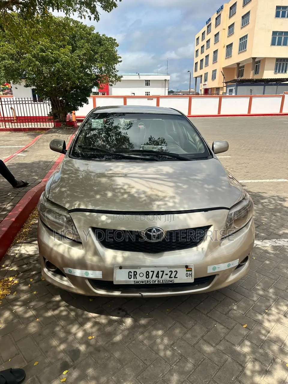 Toyota Corolla LE 4dr Sedan (1.8L 4cyl 4A) 2010 Gold