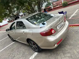Toyota Corolla LE 4dr Sedan (1.8L 4cyl 4A) 2010 Gold
