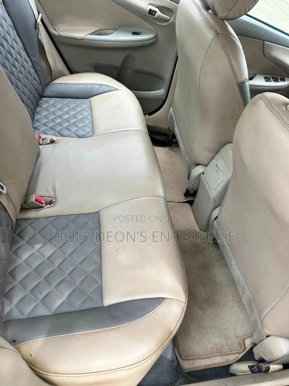Toyota Corolla LE 4dr Sedan (1.8L 4cyl 4A) 2010 Gold