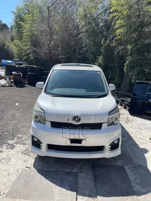 Toyota Voxy X 2WD 8-Seater 2010 White